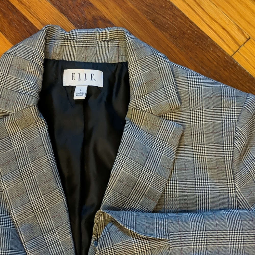 Elleblack, white and a tiny bit of red blazer